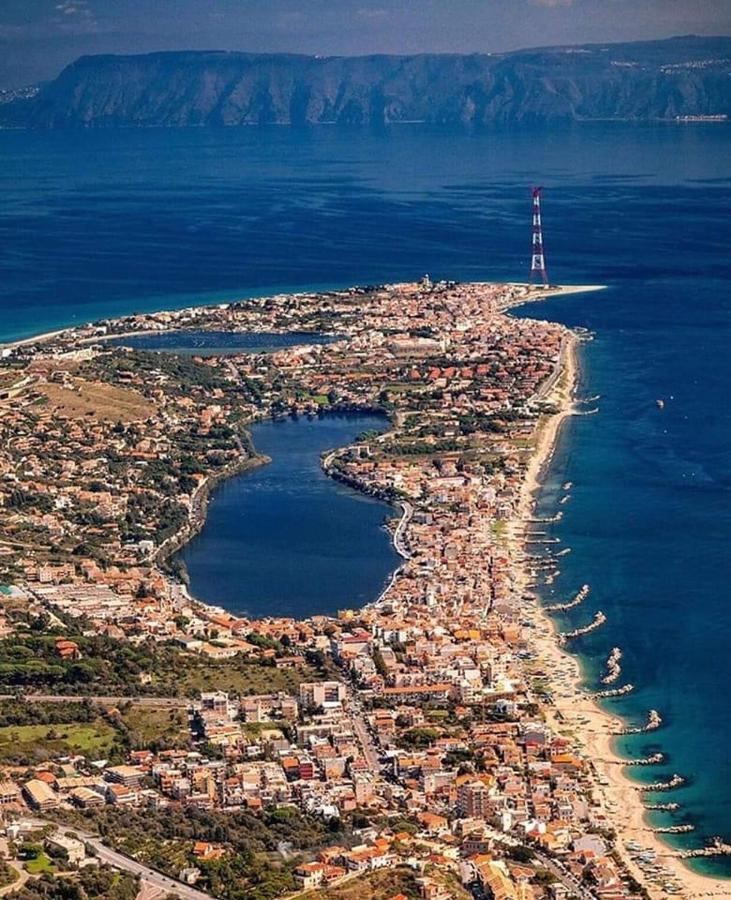 Tra mare e lago Torre di Faro Exterior foto